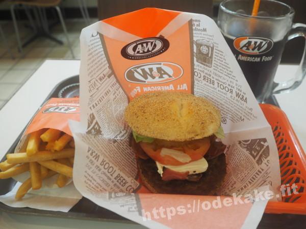 旅の写真(The A&Wバーガーセット)