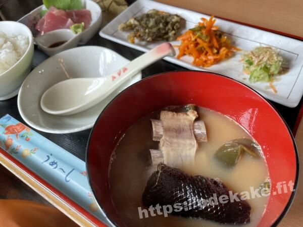2021.4久高島/食事処とくじんのイラブー汁定食