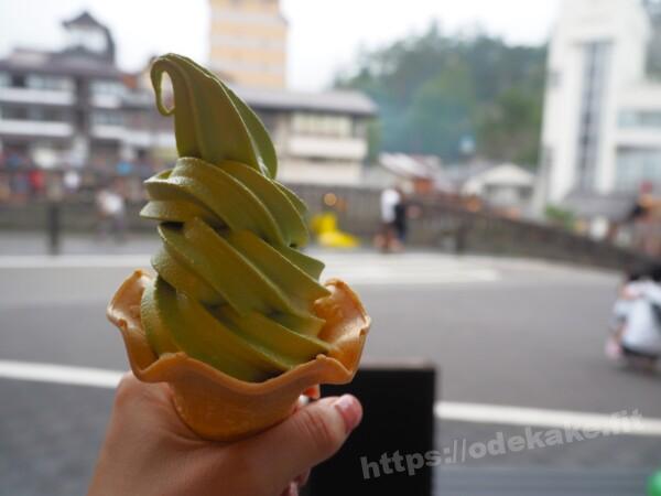 2019.7草津 中吉堂茶屋の抹茶ソフトクリーム