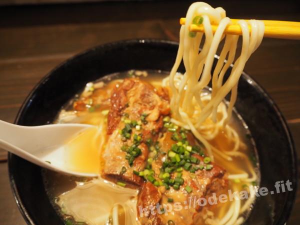 旅の写真(八重山そば ゆめのや本店 ソーキそば 麺)