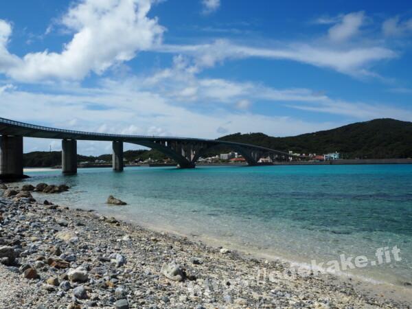 旅の写真／慶留間島の阿嘉大橋の下のビーチ