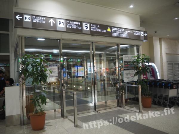 旅の写真／那覇空港のモノレール行き出口