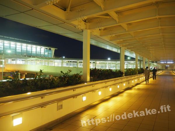 旅の写真／那覇空港のゆいレールへの通路