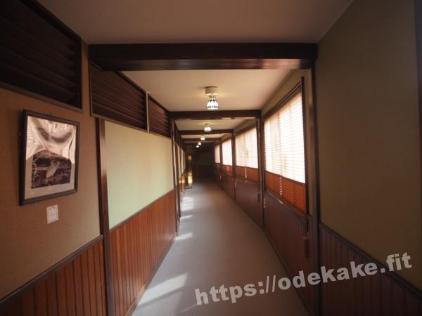 ホテルニュー桂の別館へ続く廊下