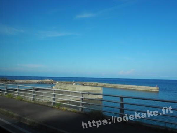 旅の写真（佐渡内海府線車窓からの景色）