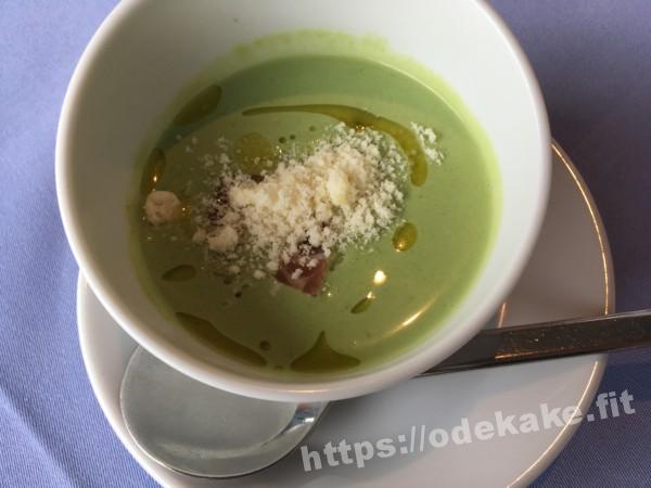 サブゼロのコース料理-冷製グリーンピースのスープ
