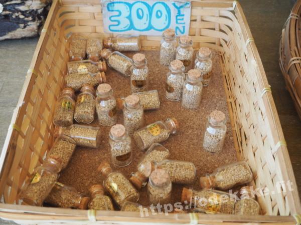 旅の写真／竹富島のカイジ浜のお土産屋の星砂入り小瓶300円