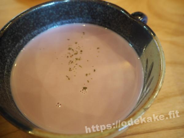 旅の写真／竹富島の民宿「内盛荘」の夕飯（紫芋のスープ）